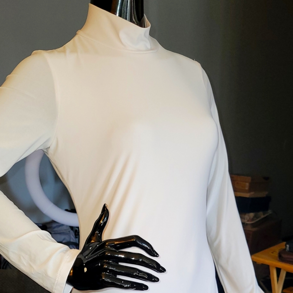 🔥SuperHawt White Midi Dress!